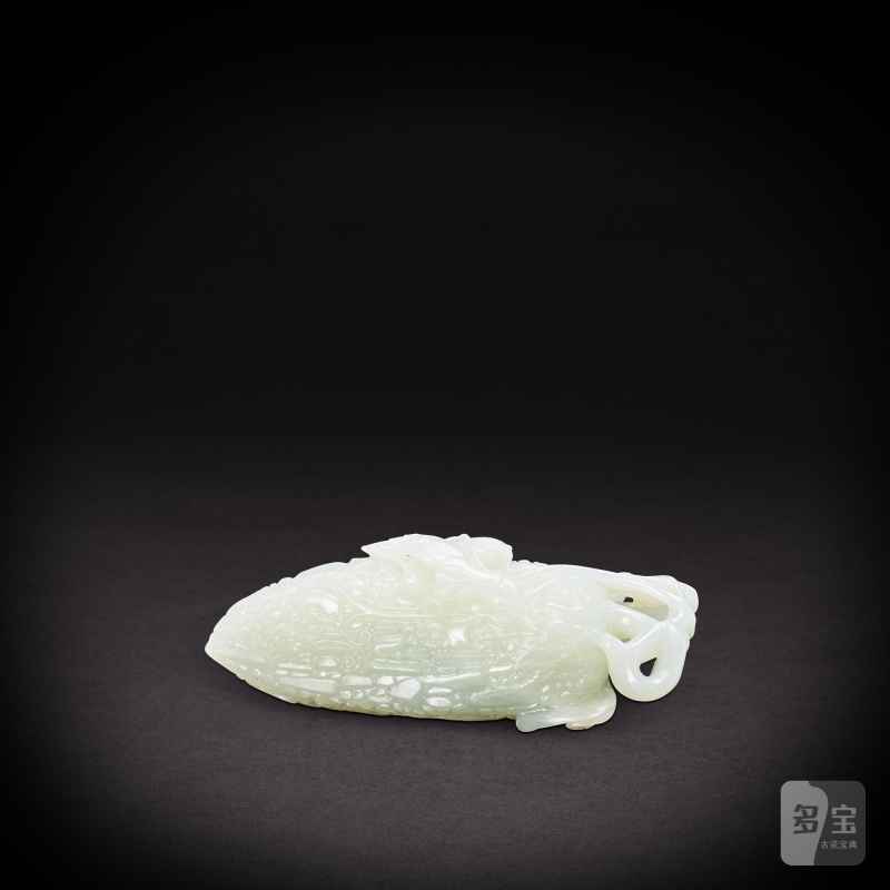 A white jade 'bitter melon and insect' group, 20th century | 二十世紀 白玉瓜瓞綿綿擺件 - 图3